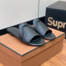 로로피아나 슬리퍼