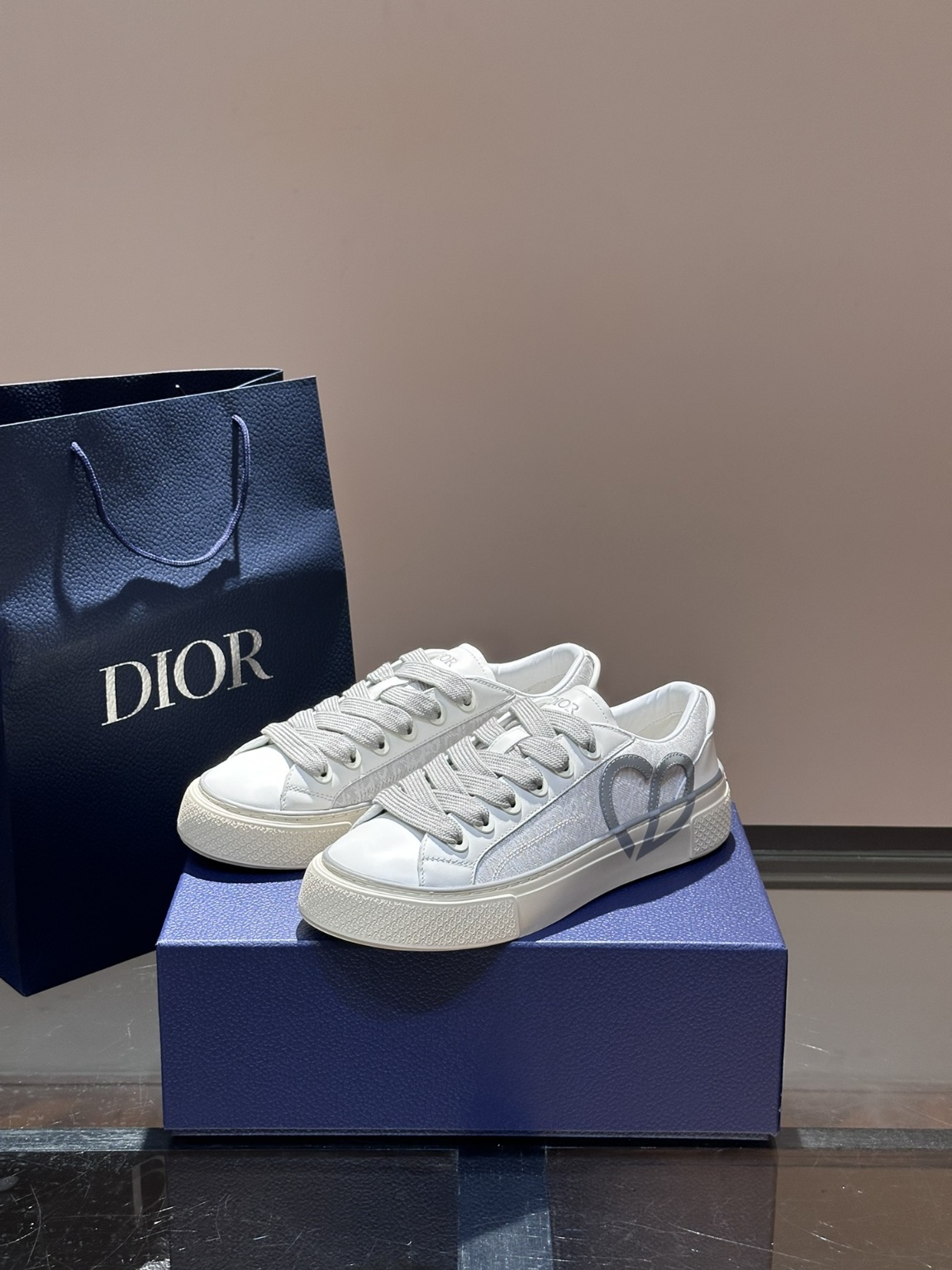 디올 스니커즈