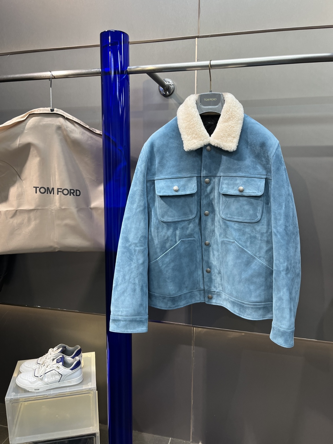 톰포드 가죽패딩