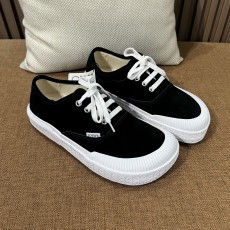 로에베 스니커즈