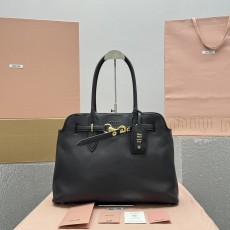 미우미우 아방뛰르나파레더백