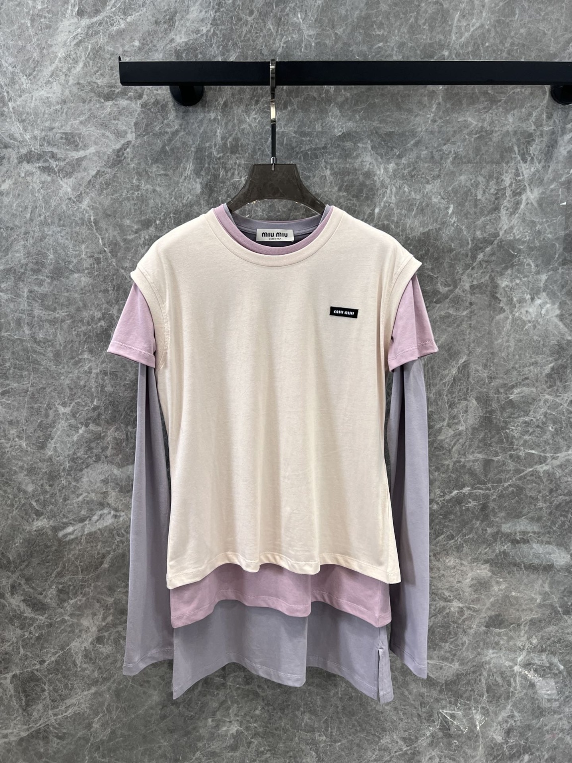 미우미우 티셔츠
