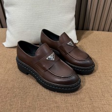 프라다 로퍼
