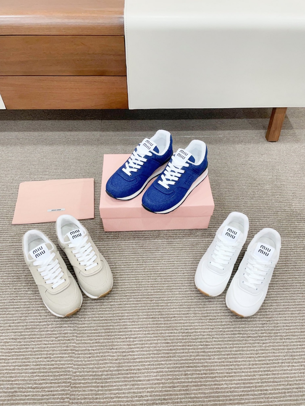 미우미우 스니커즈