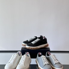 톰브라운 스니커즈