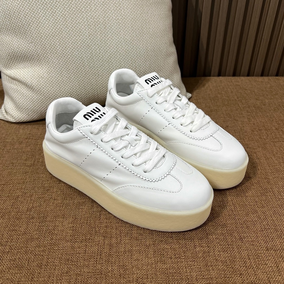 미우미우 스니커즈