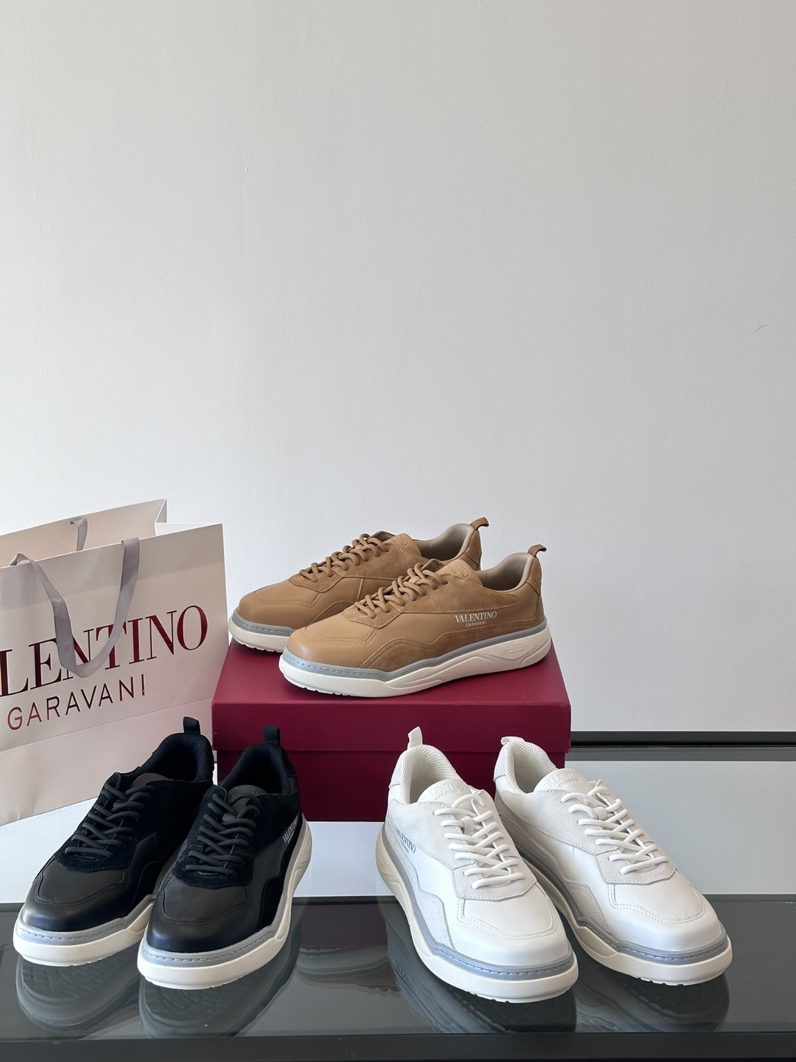 발렌티노 스니커즈