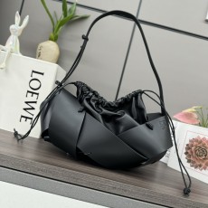 로에베 숄더백