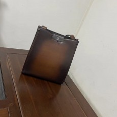 벨루티 메신저백