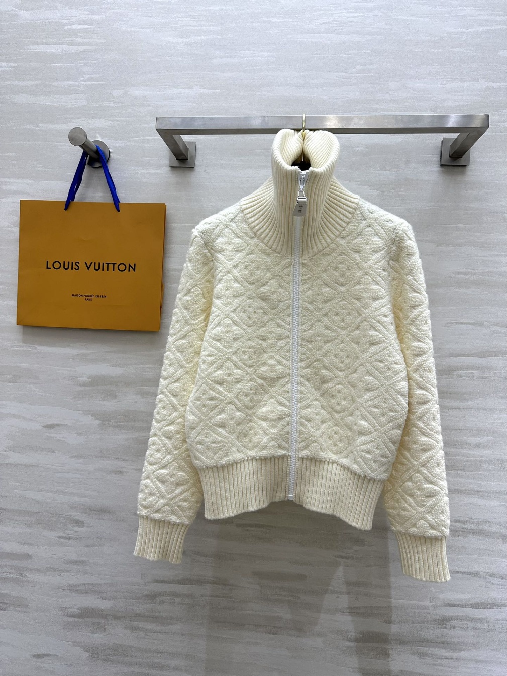 루이비통 가디건