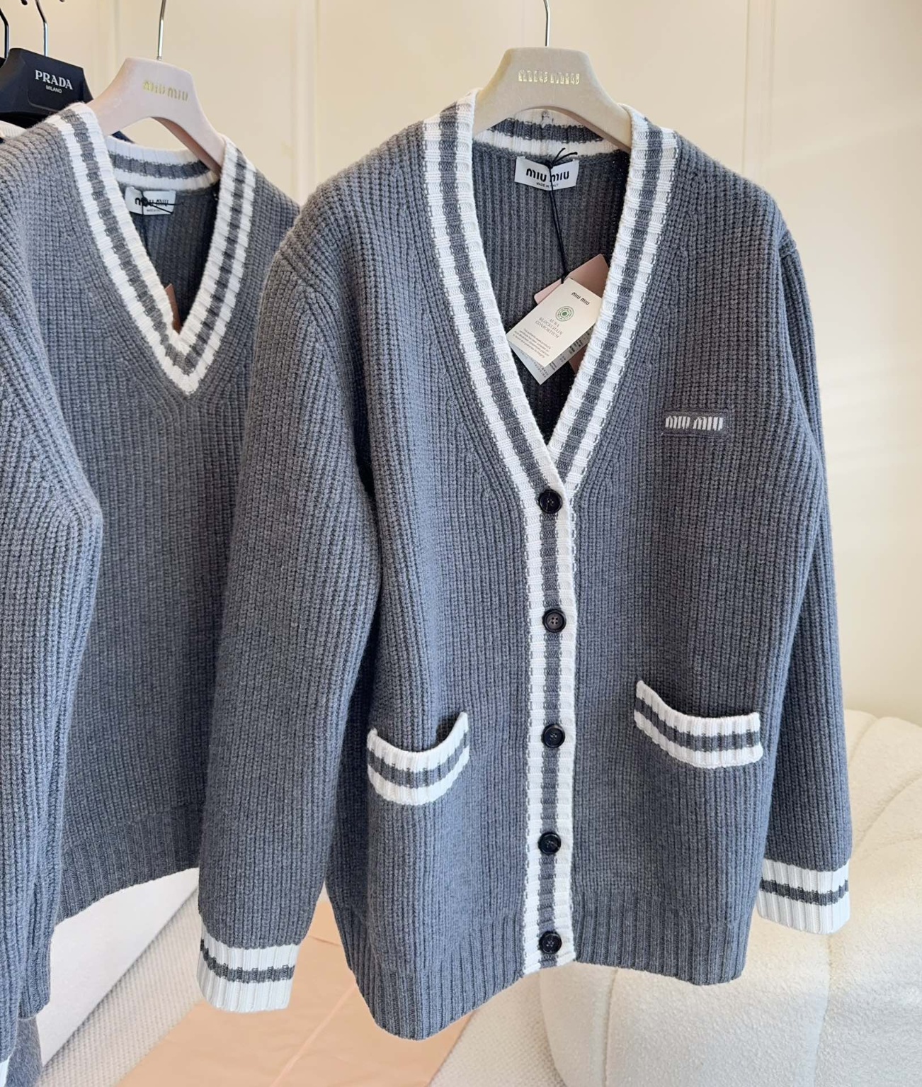 미우미우 가디건