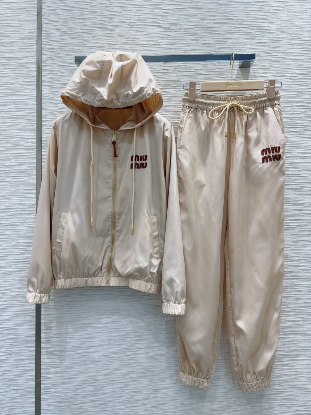 미우미우 트레이닝복