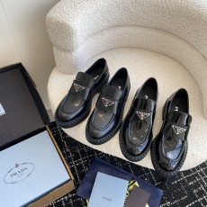 프라다 로퍼