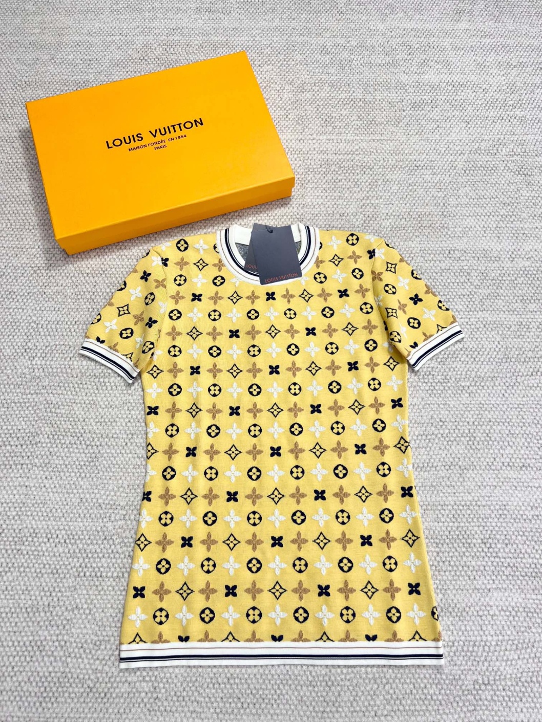 루이비통 반팔니트