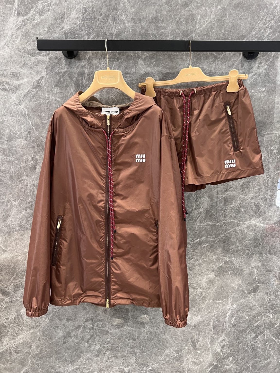 미우미우 투피스