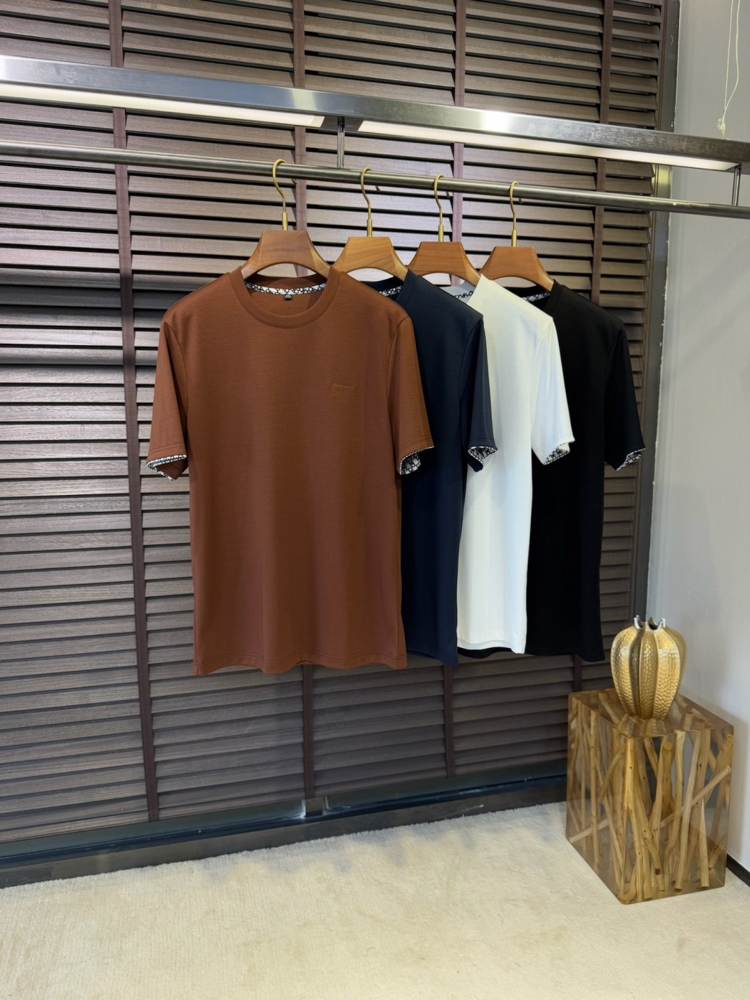 페라가모 반팔티