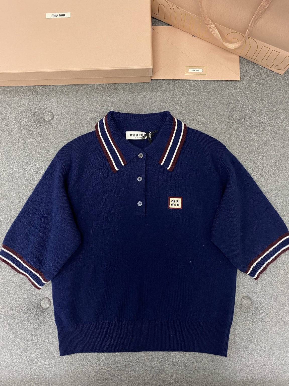 미우미우 반팔니트