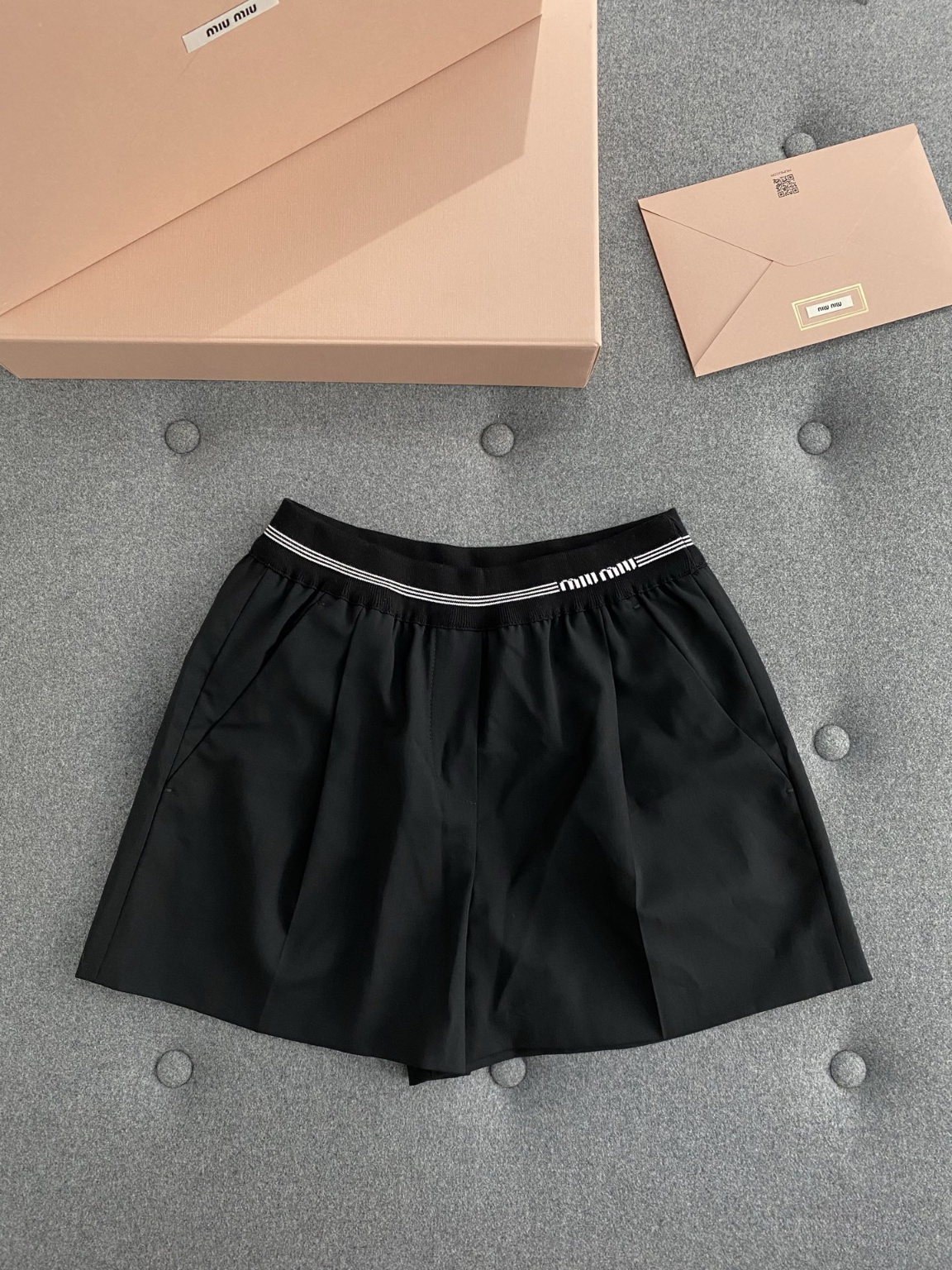 미우미우 반바지