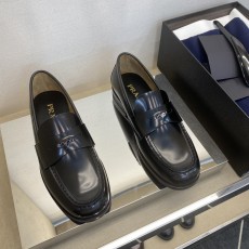 프라다 로퍼