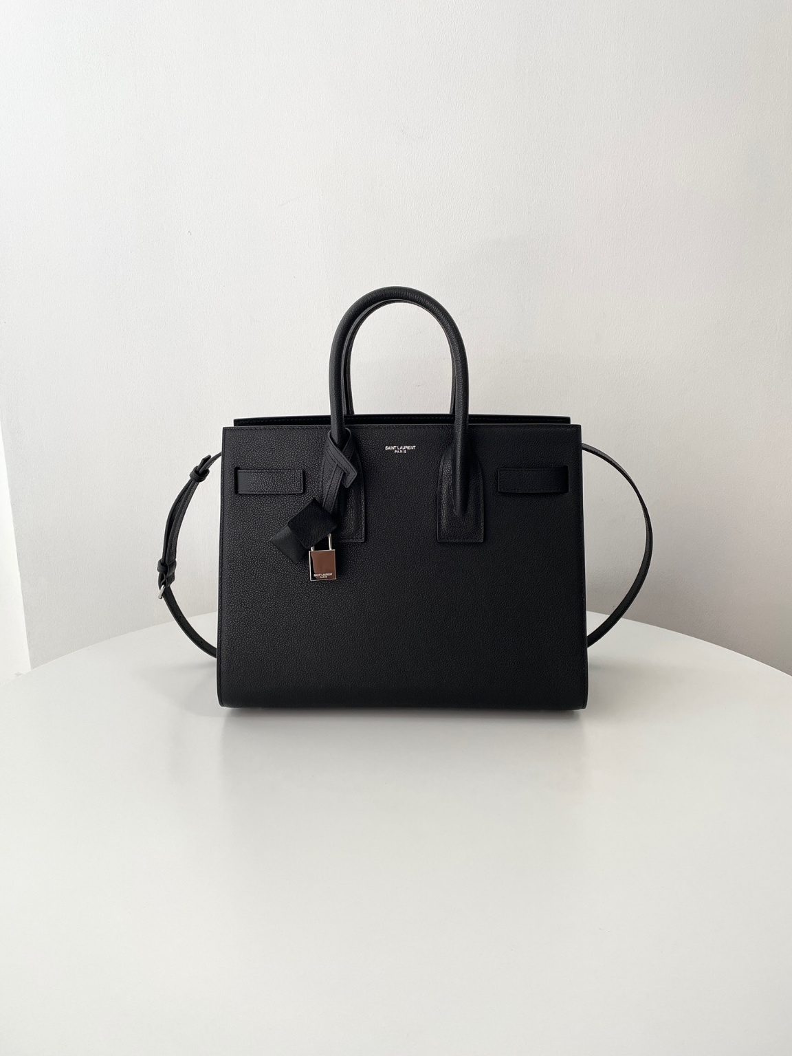 루이비통 삭드쥬르스몰토트백