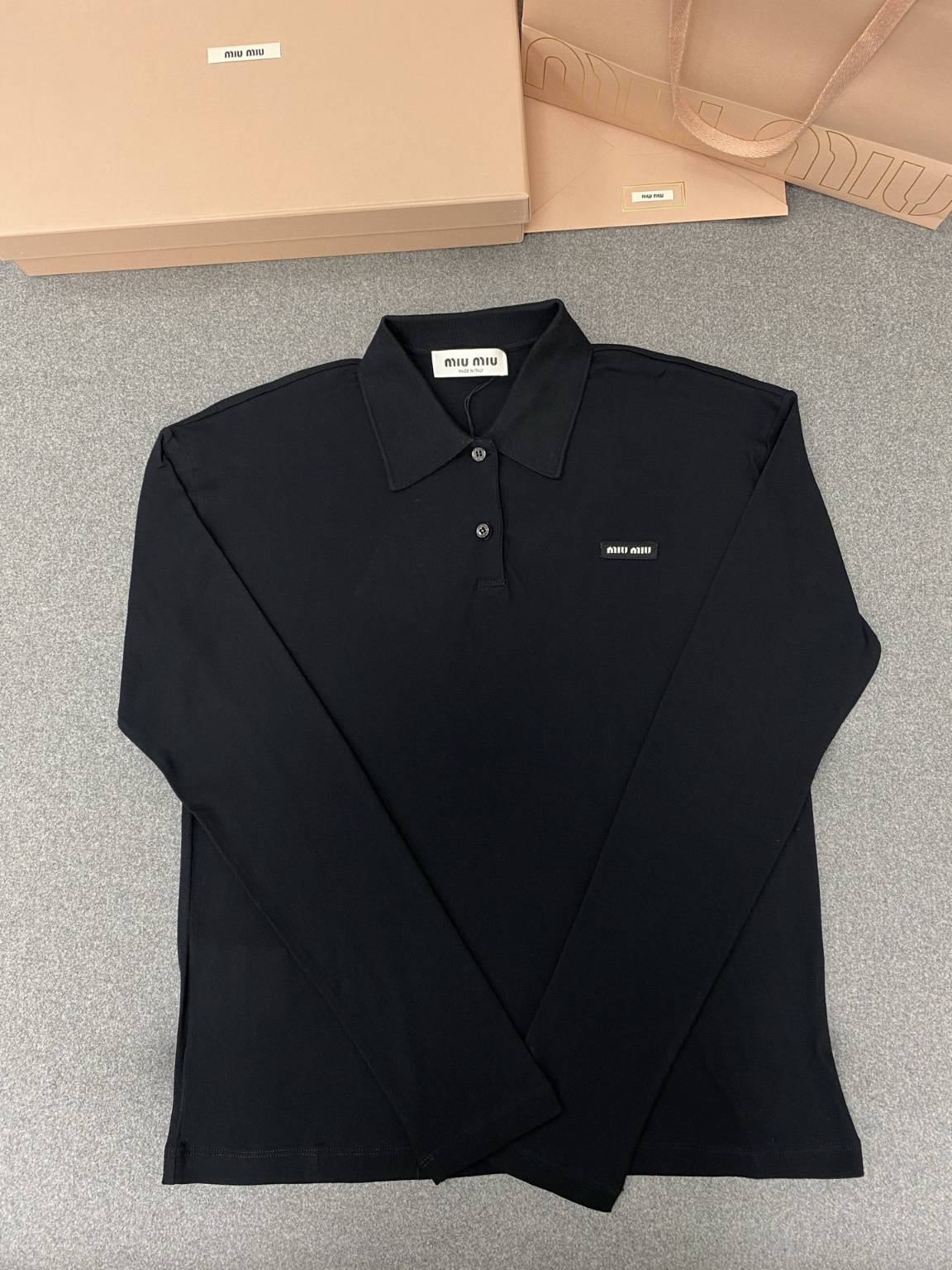 미우미우 티셔츠