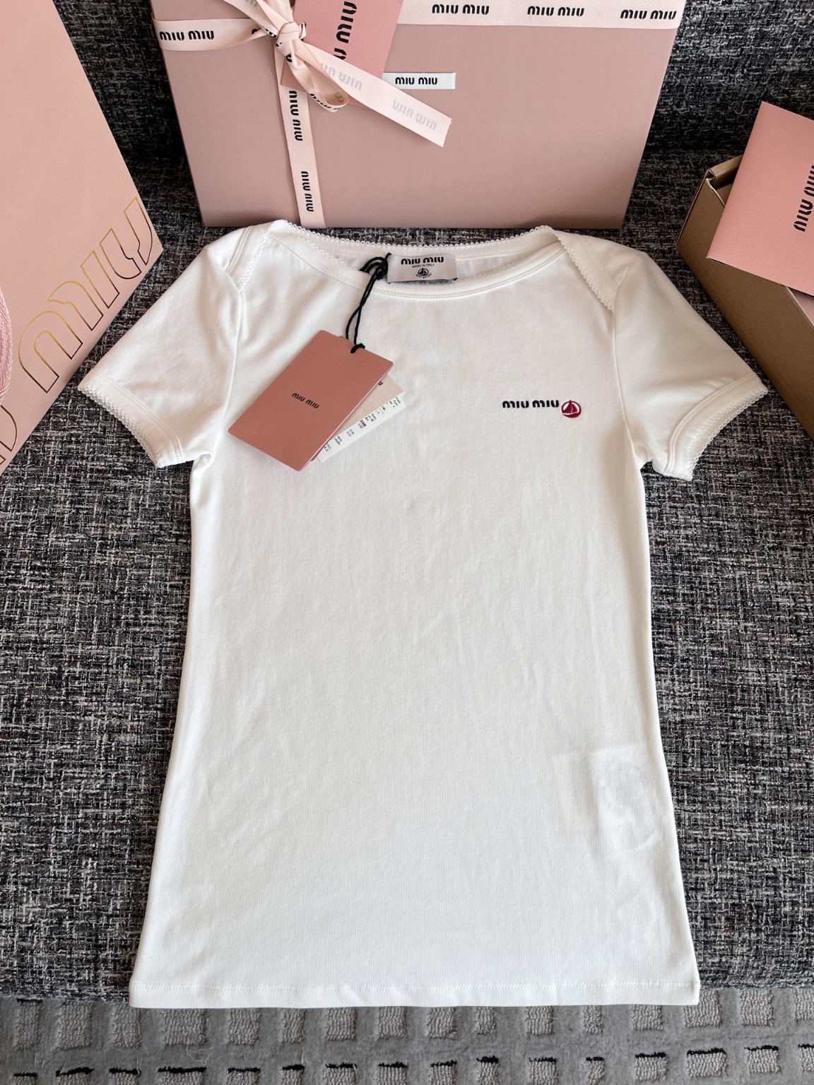 미우미우 반팔티