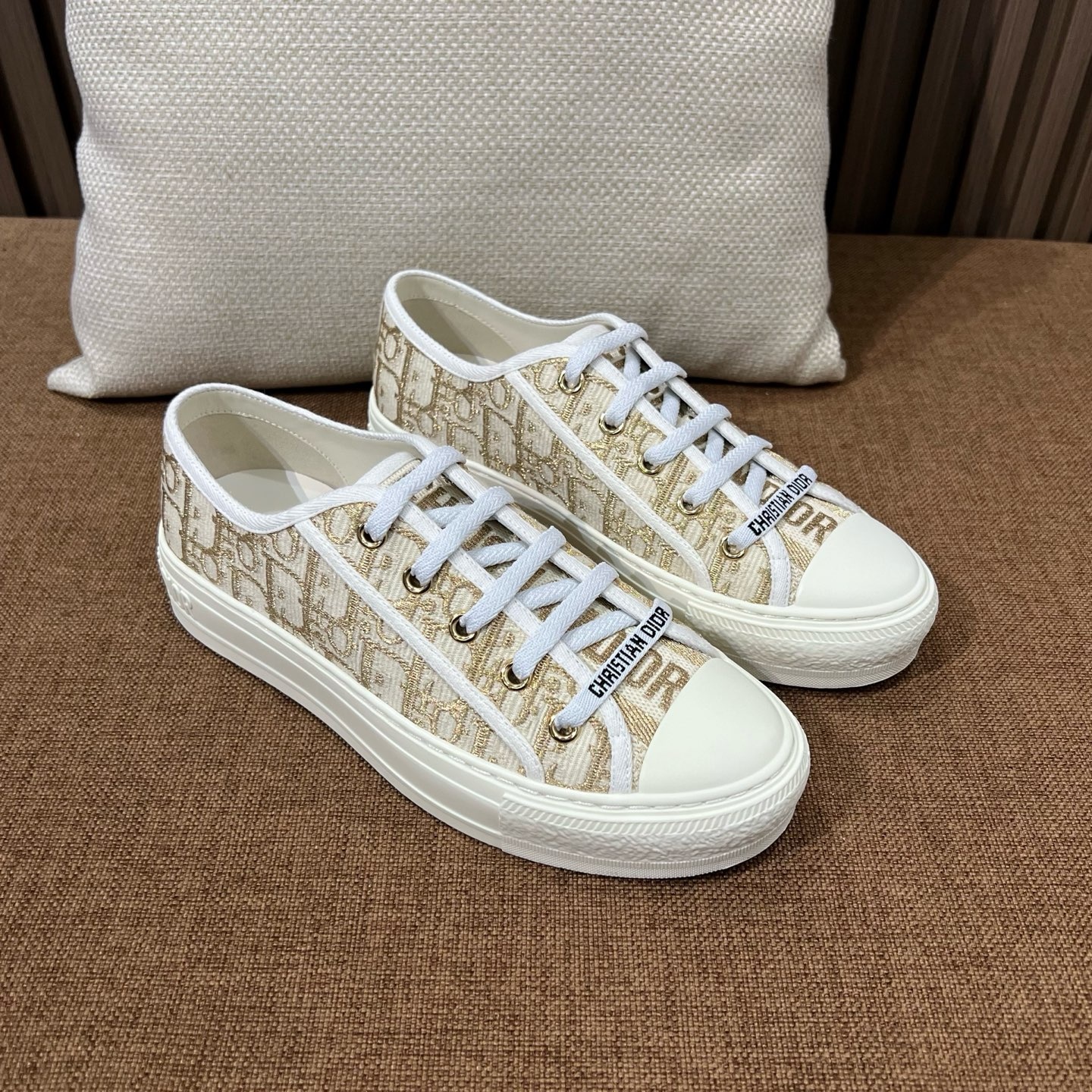 디올 스니커즈