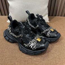 발렌시아가 스니커즈
