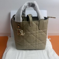 디올 뚜즈흐버티컬스몰토트백(여왕샵)