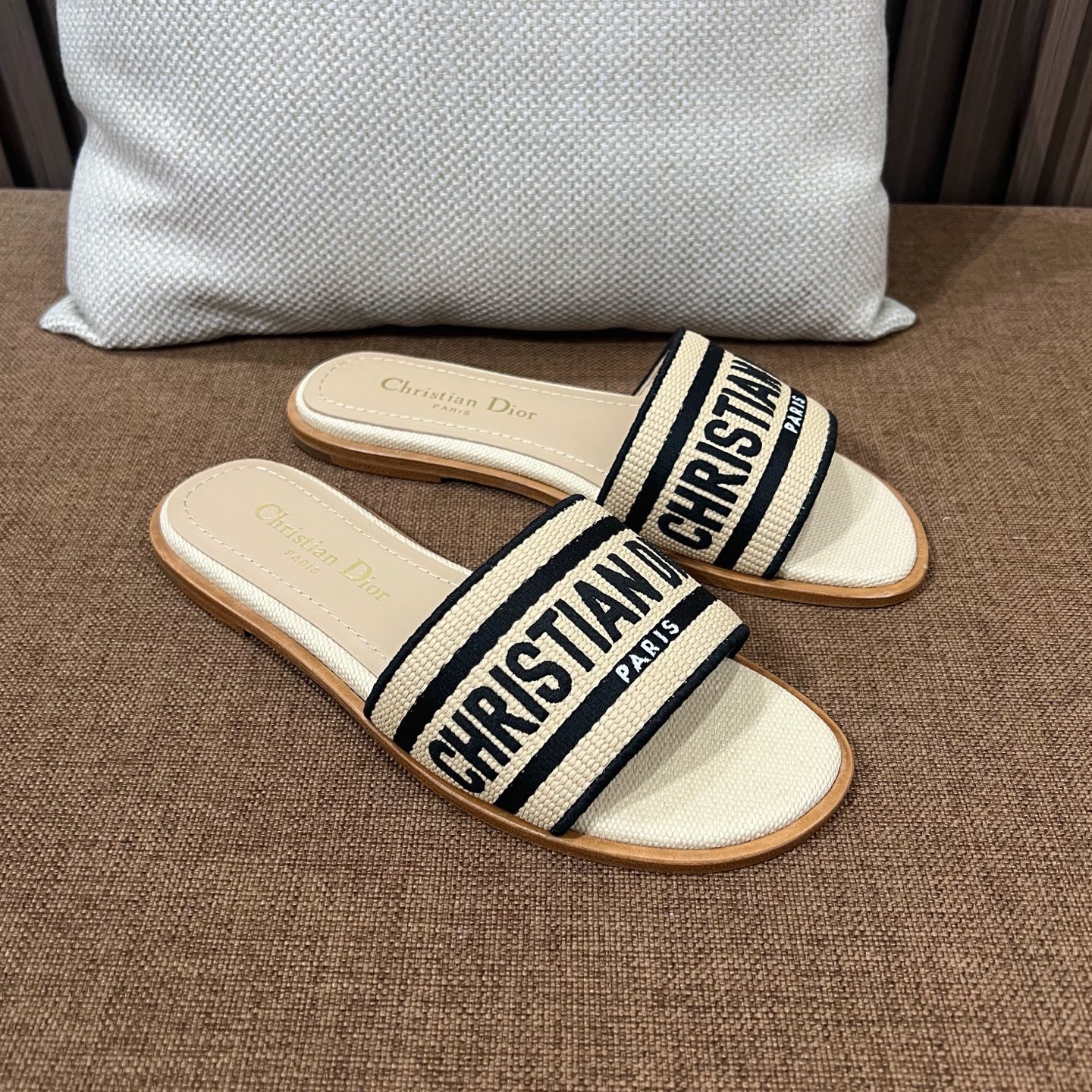 디올 슬리퍼