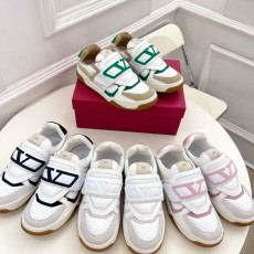 발렌티노 스니커즈