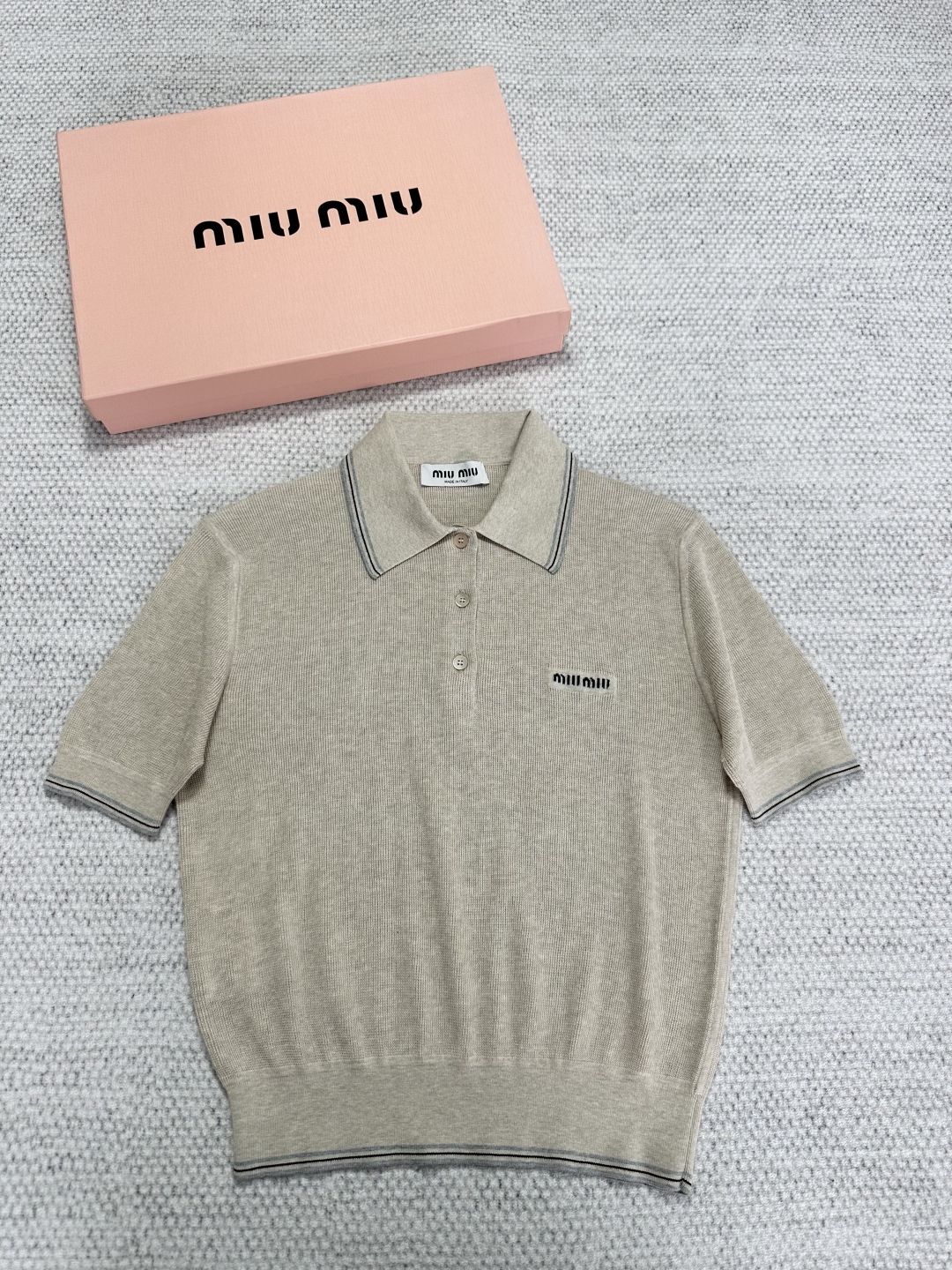 미우미우 반팔니트