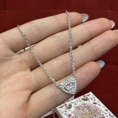 디올 목걸이