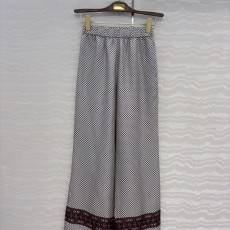 로로피아나 바지