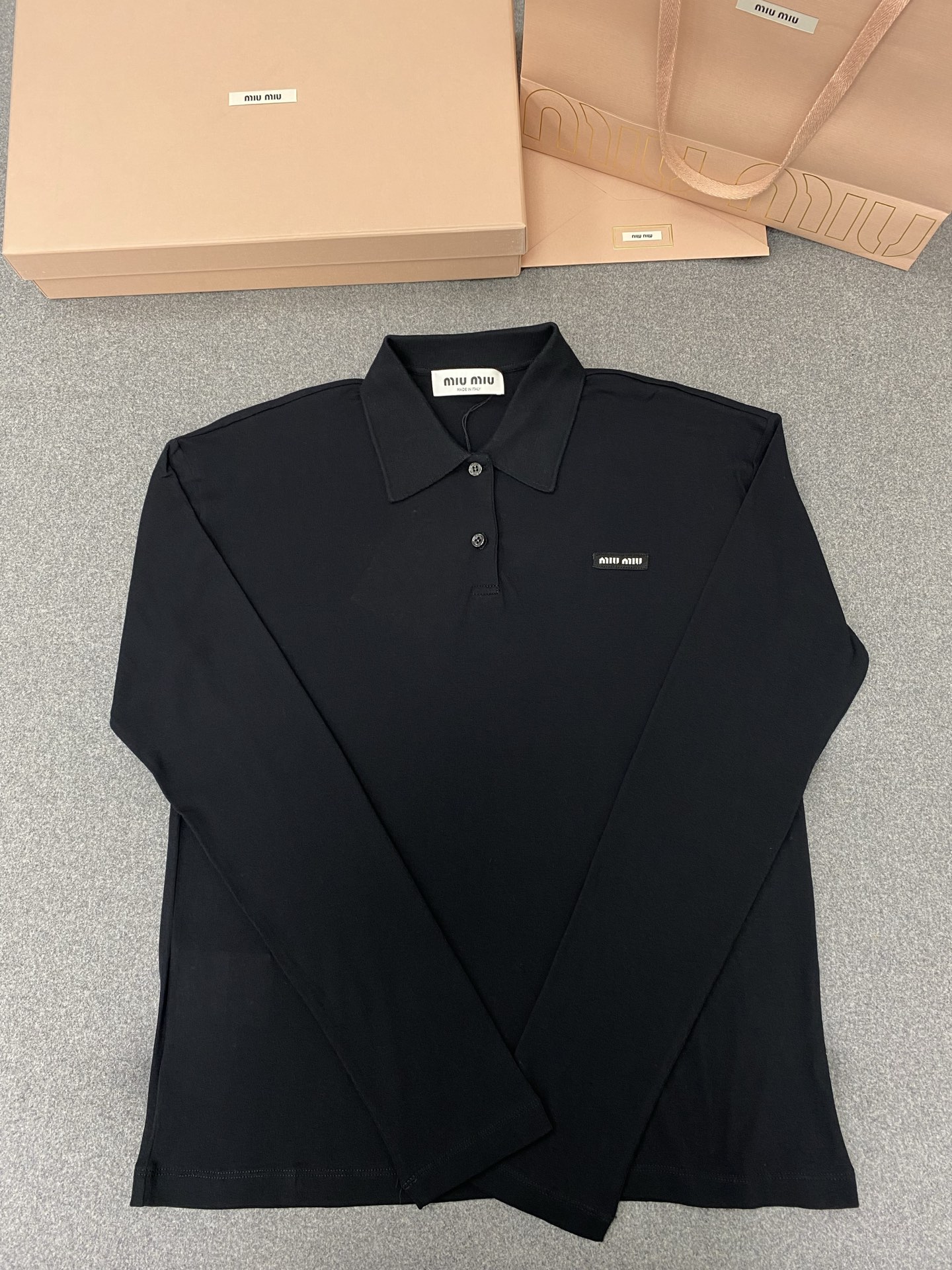 미우미우 티셔츠