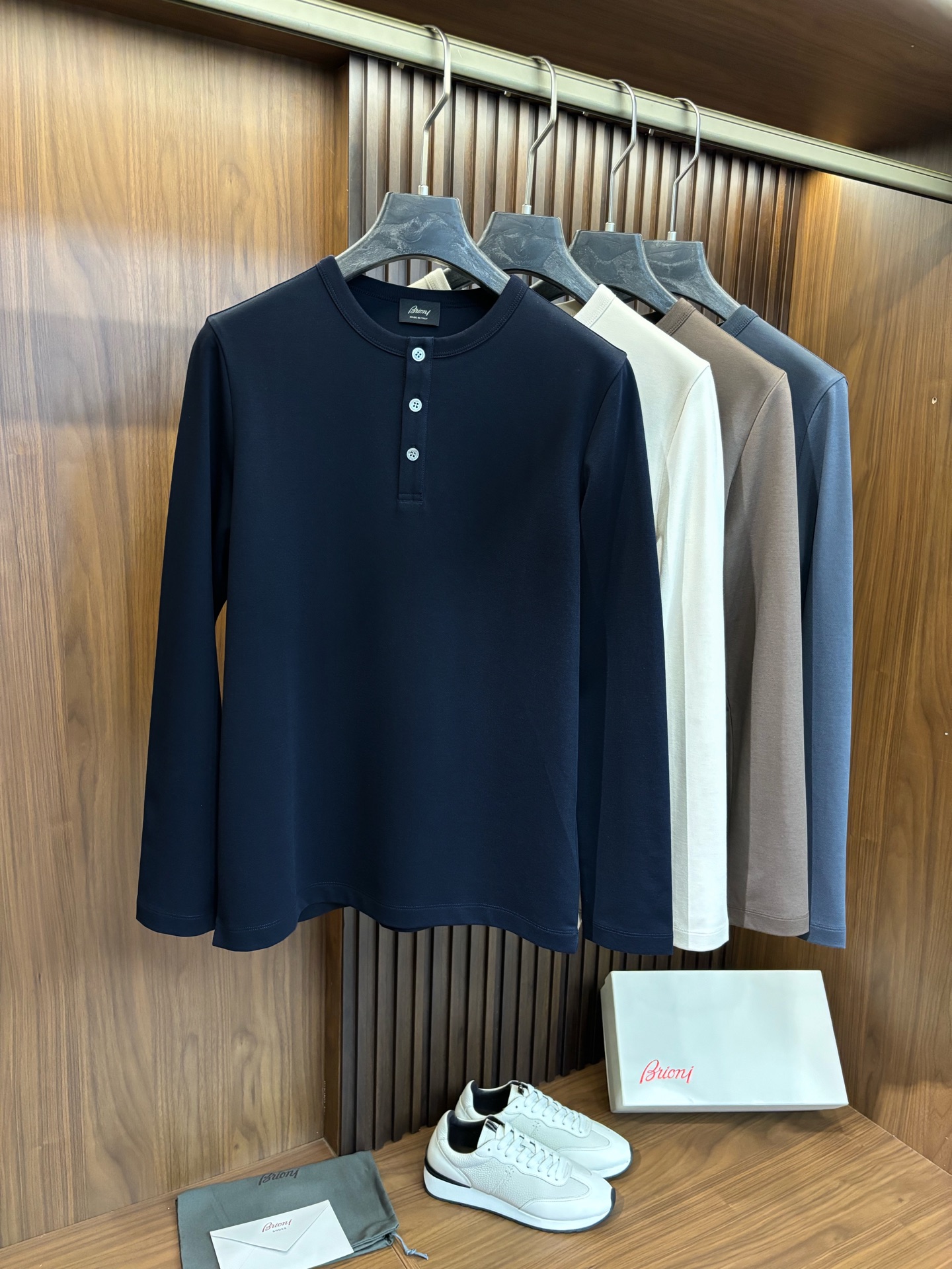 브리오니 티셔츠