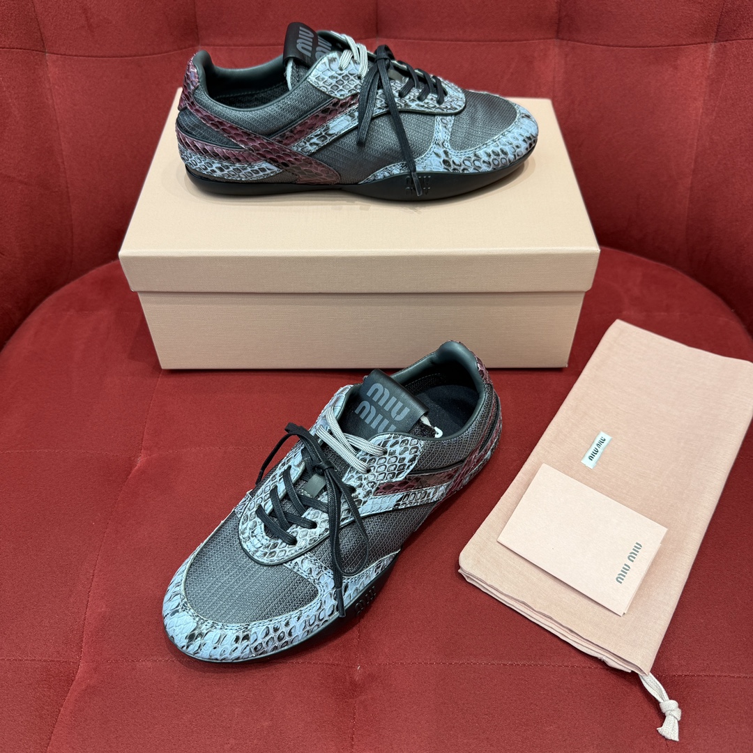 미우미우 스니커즈