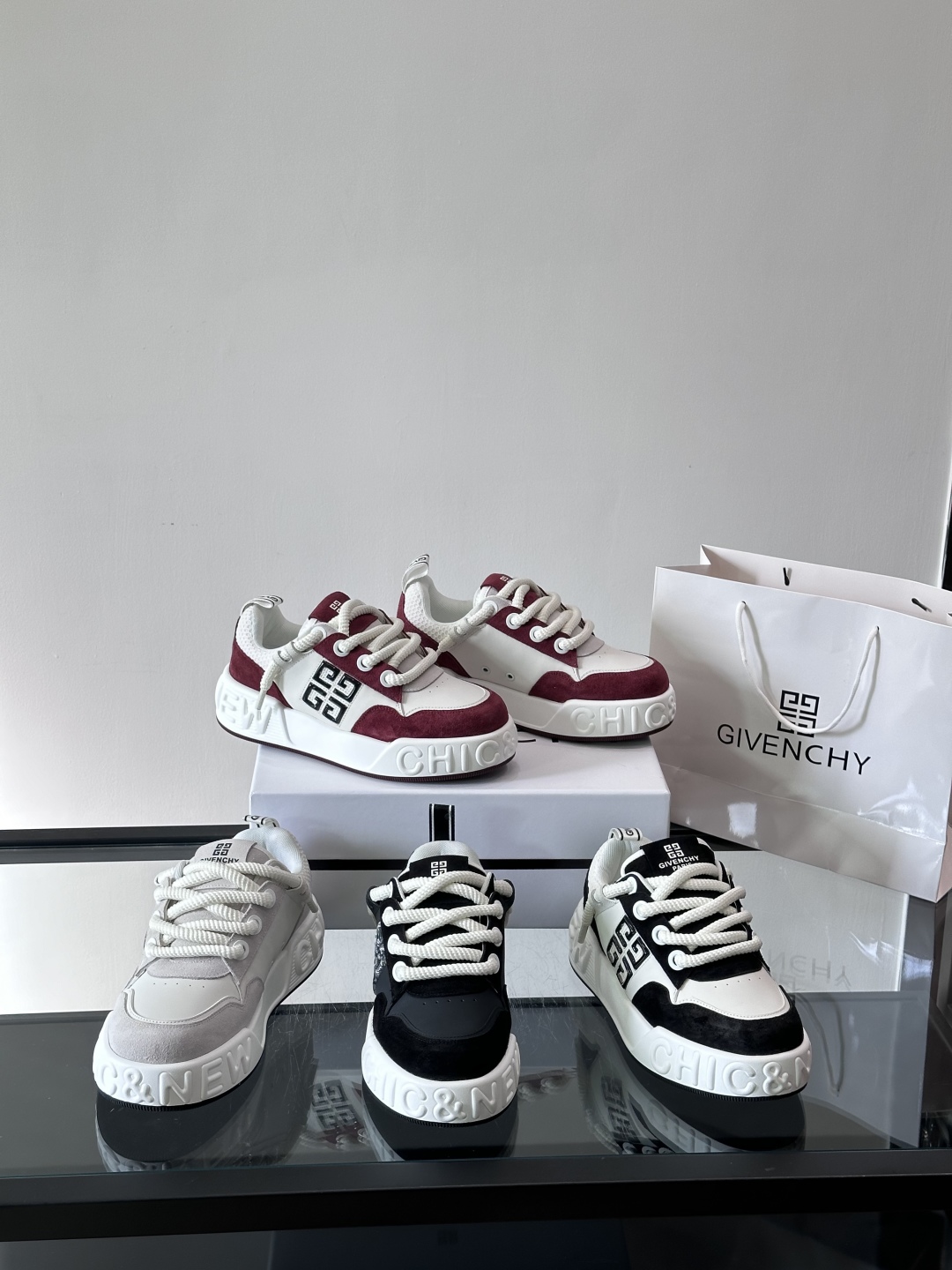 지방시 스니커즈