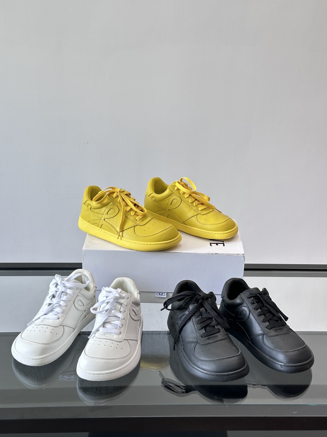 로에베 스니커즈