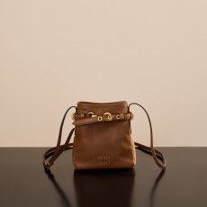 미우미우 나파가죽파우치