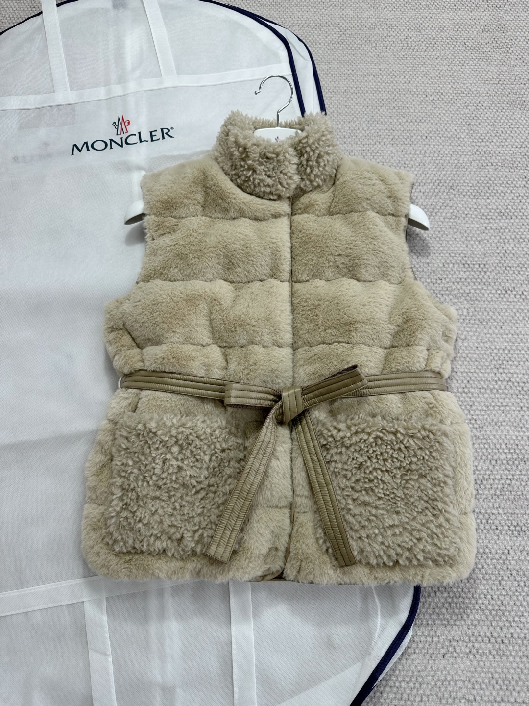 몽클XX 패딩조끼