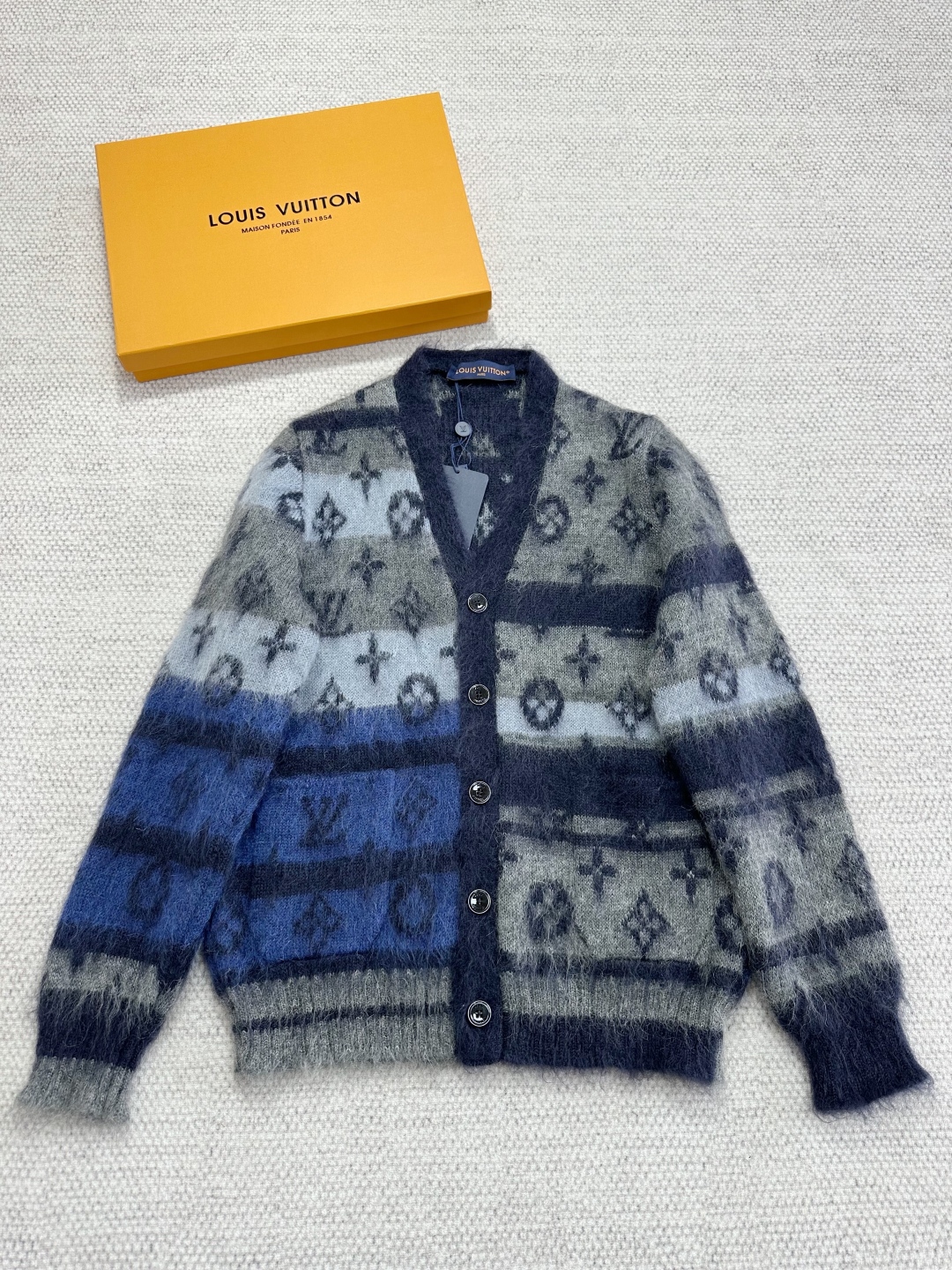 루이비통 가디건