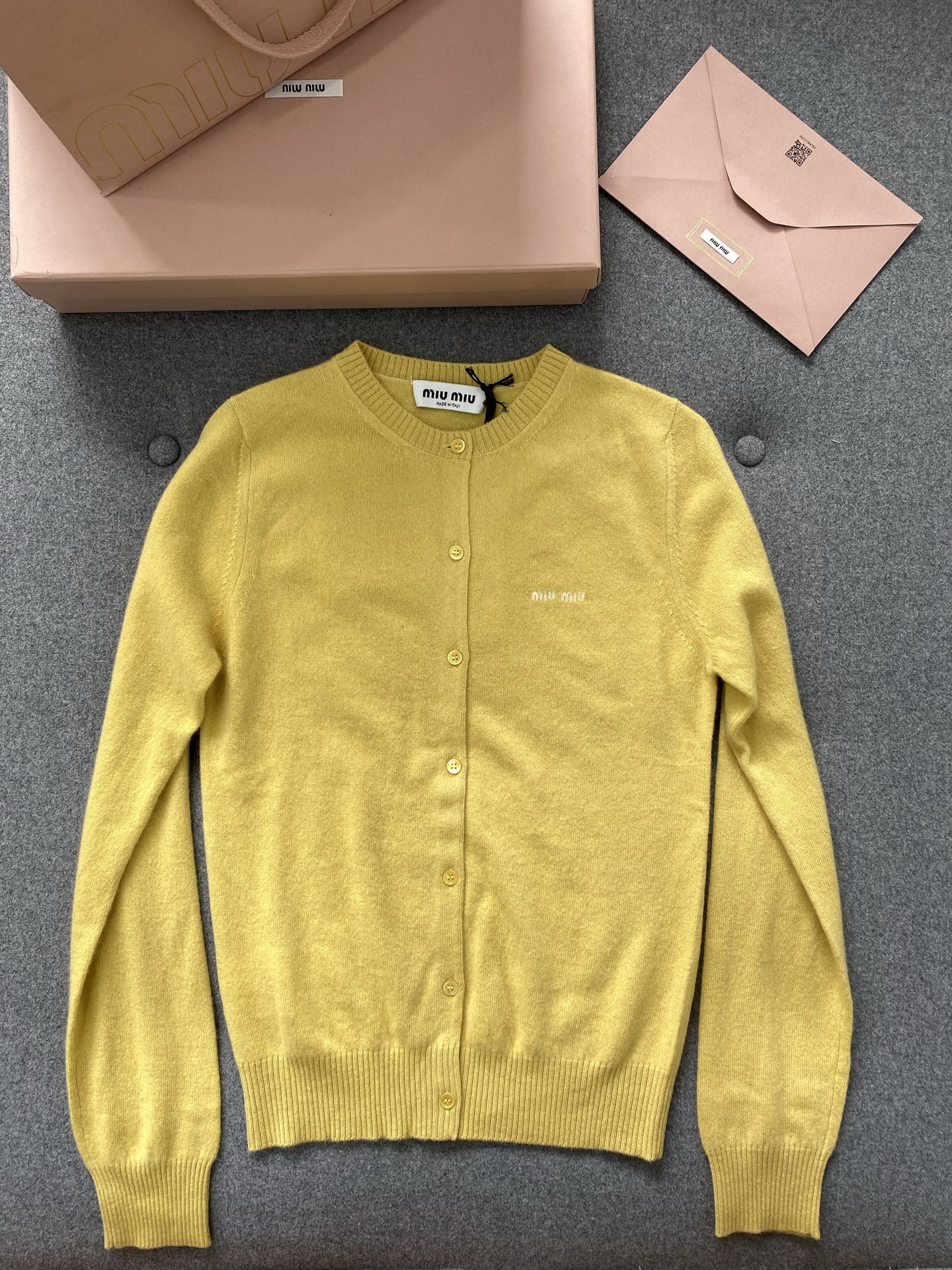 미우미우 가디건