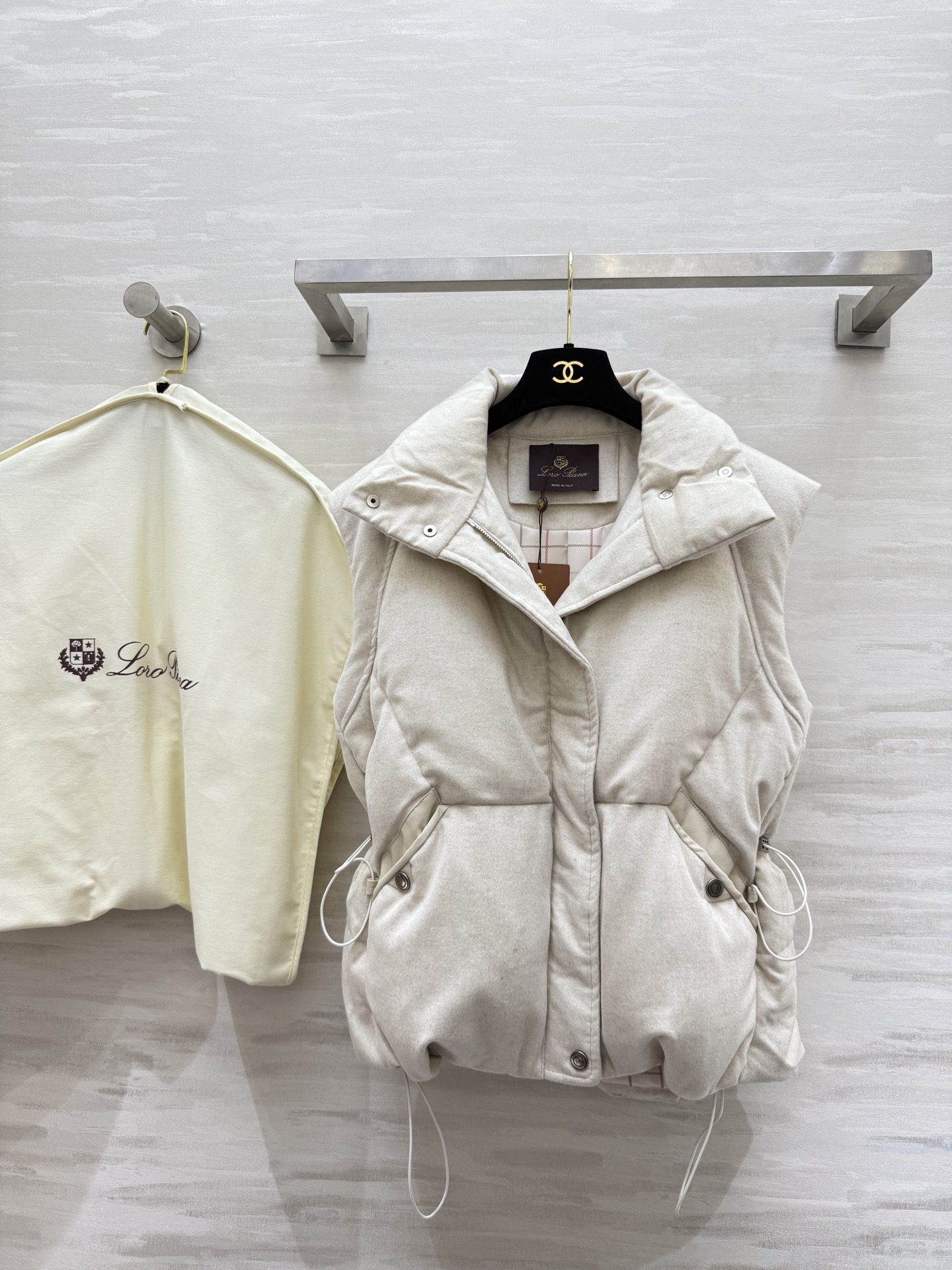 로로피아나 패딩조끼