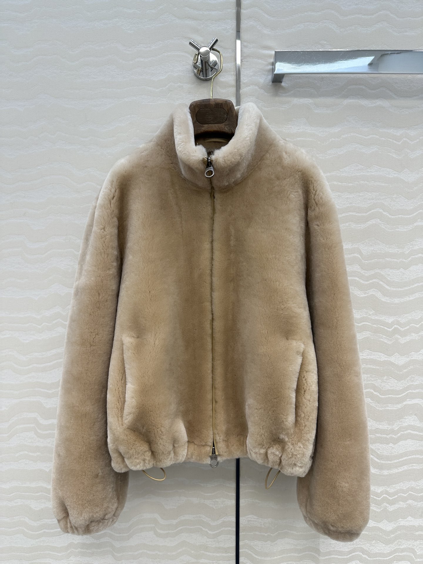 로로피아나 무스탕