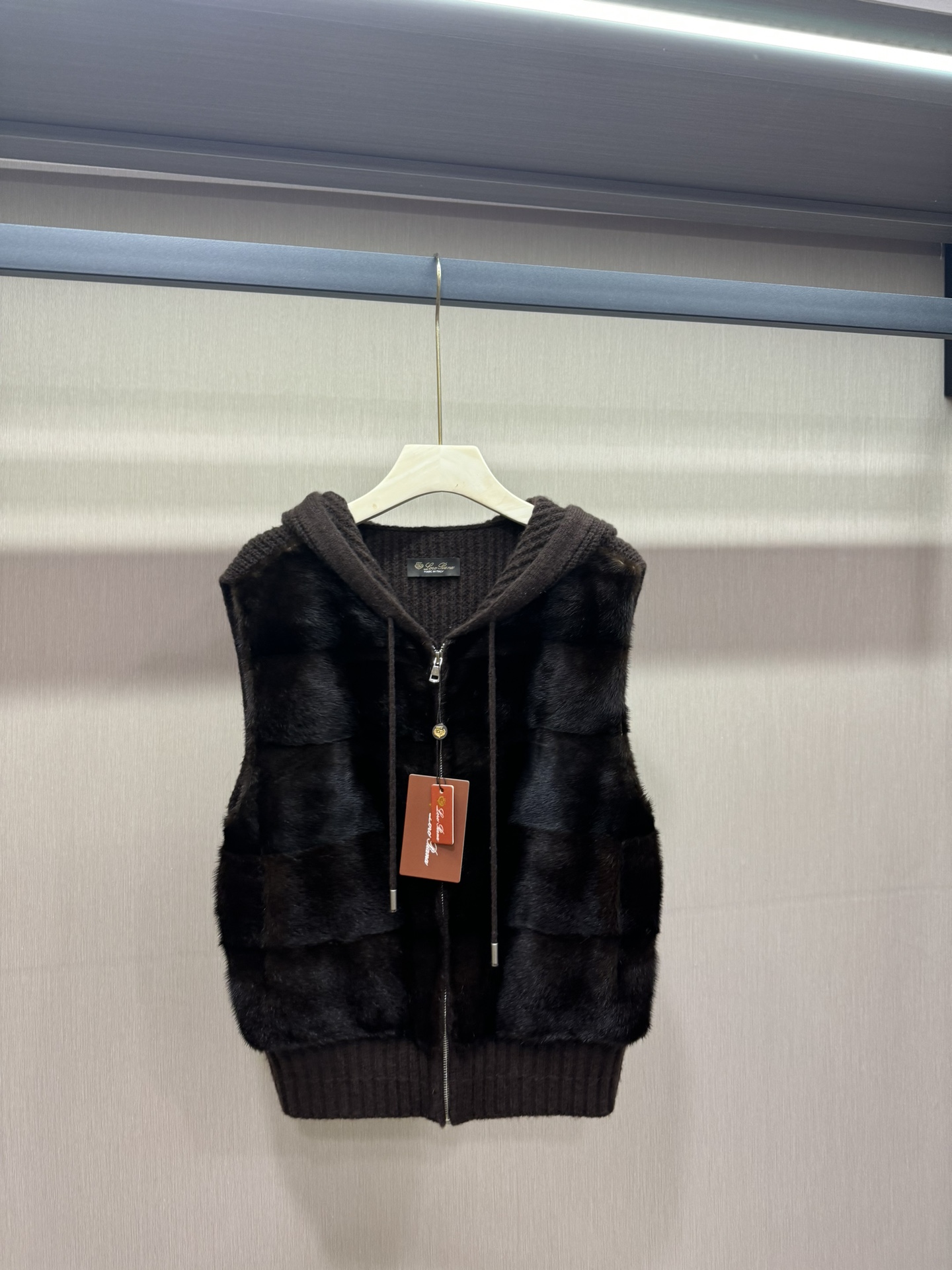 로로피아나 밍크베스트