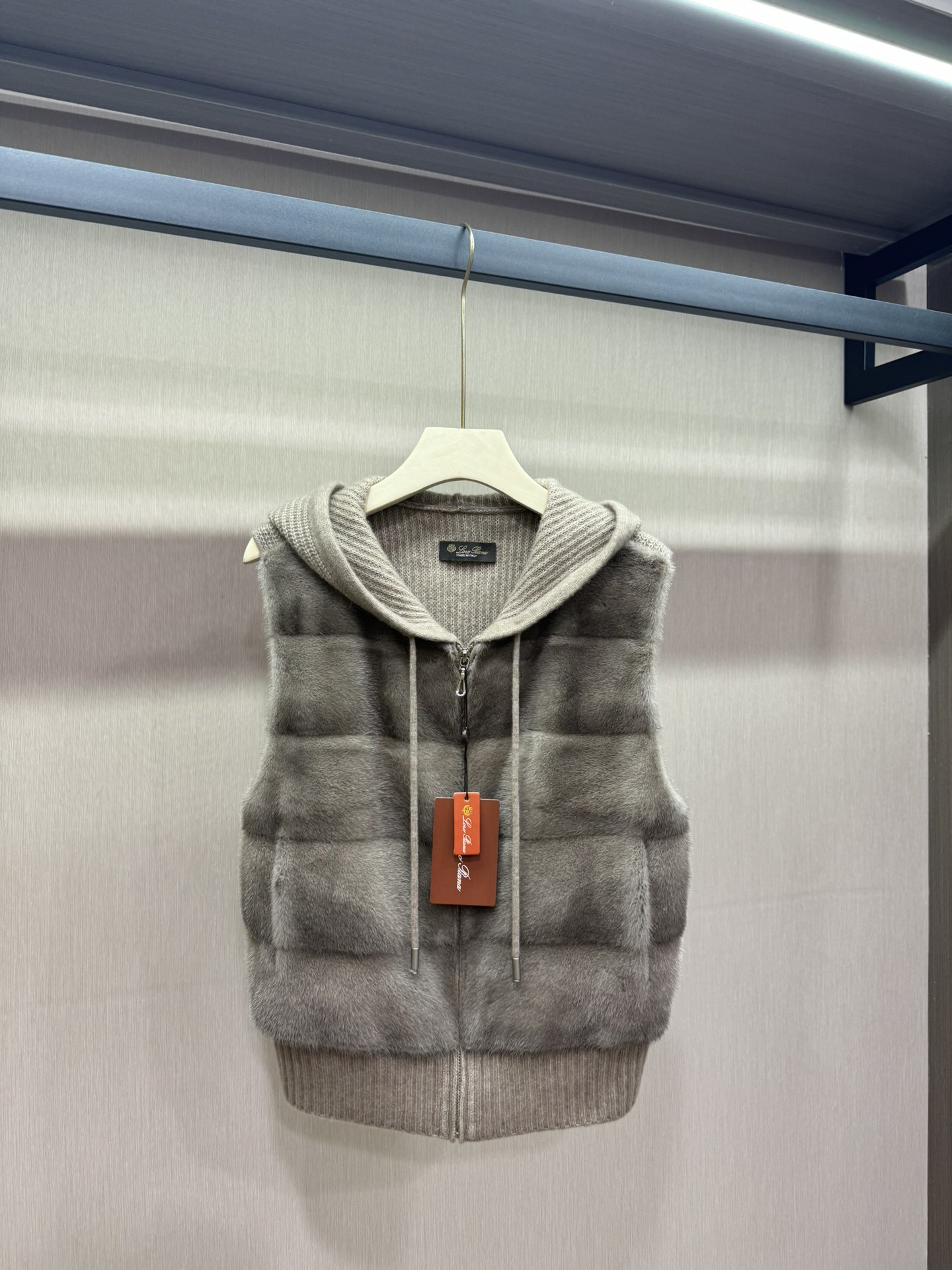 로로피아나 밍크베스트