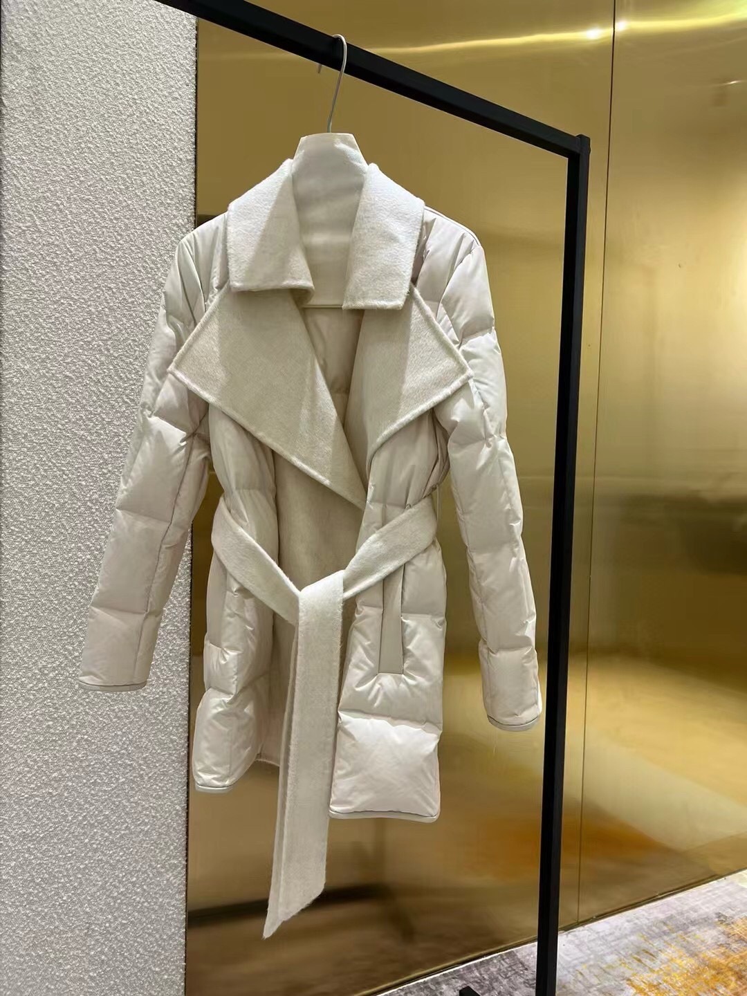 로로피아나 패딩