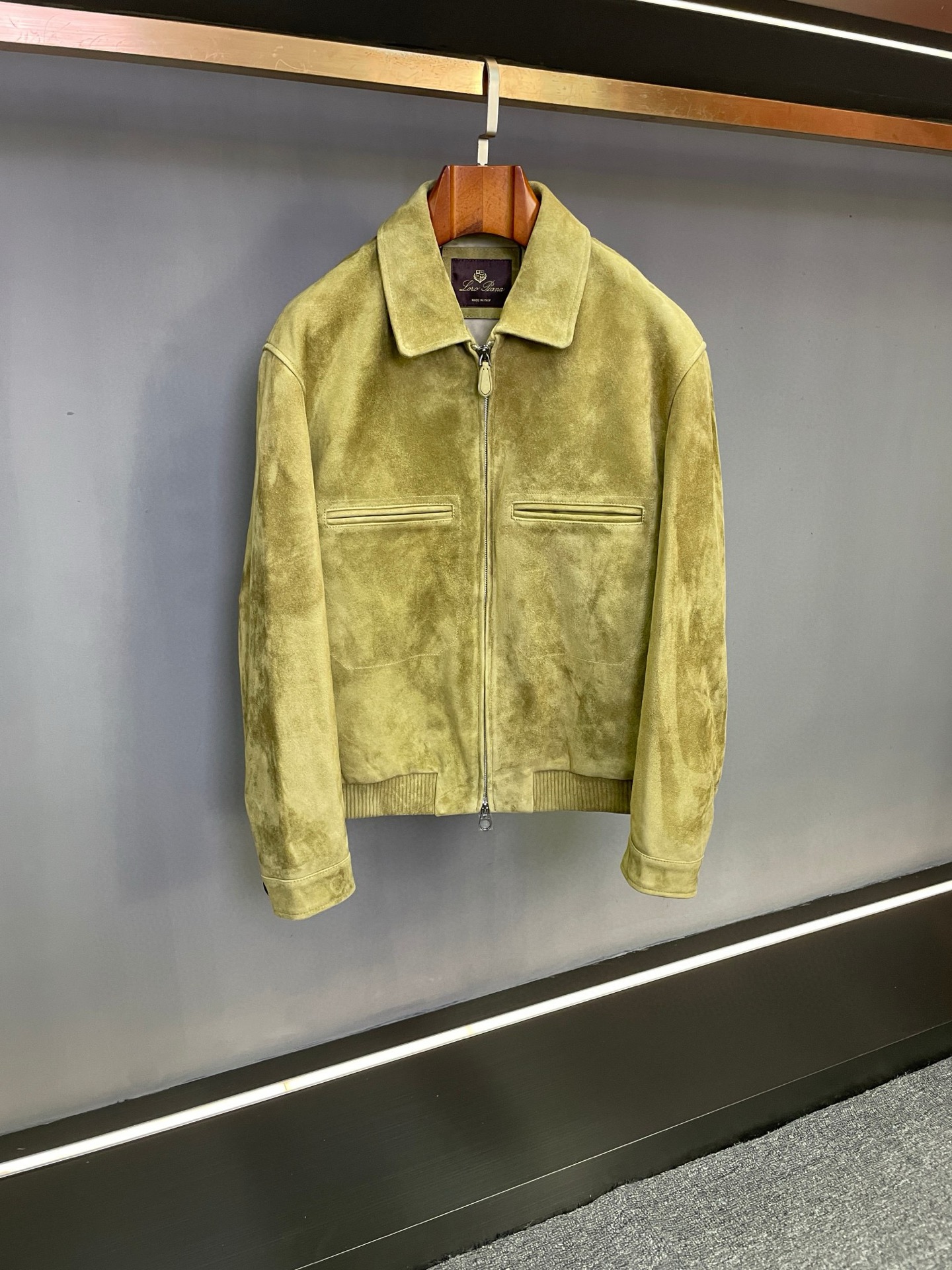 로로피아나 가죽자켓