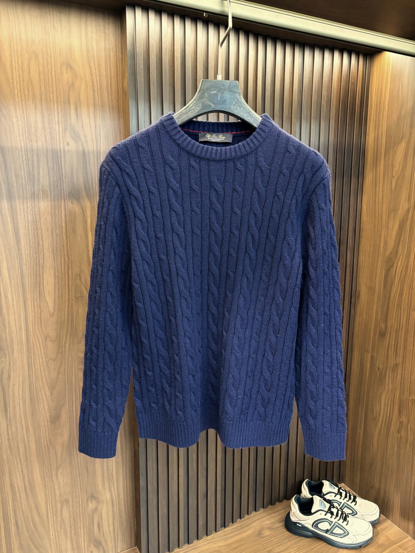 로로피아나 니트